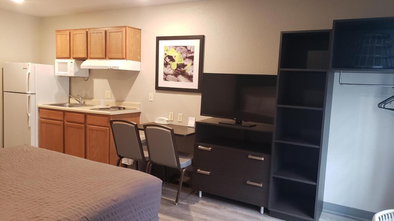 Woodspring Kansas City Hotel