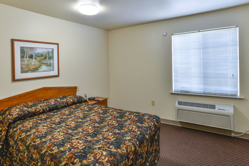 Woodspring Kansas City Hotel